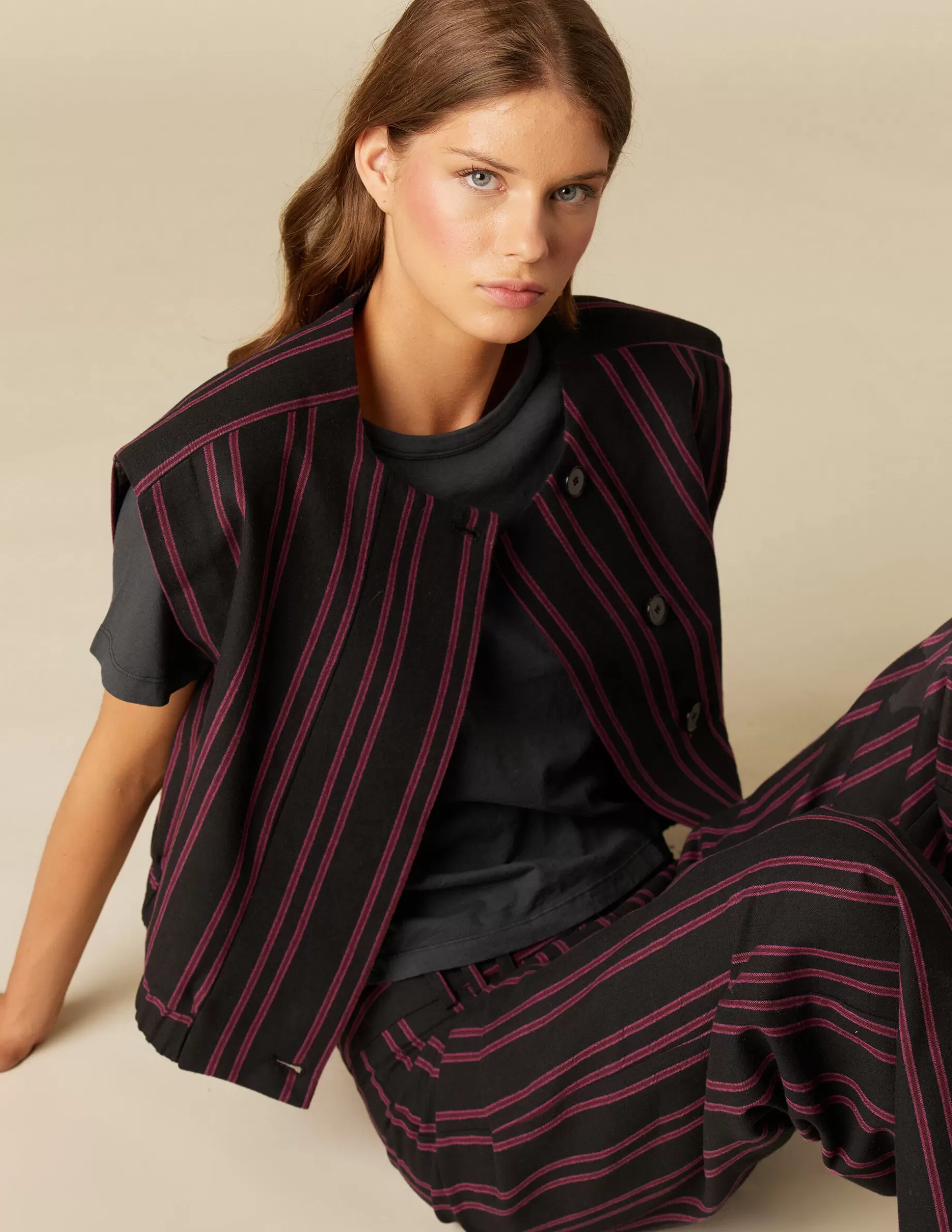 chaleco_negro_raya_mora_2.webp Cheap NÍCOLI CHALECO NEGRO RAYA Mora