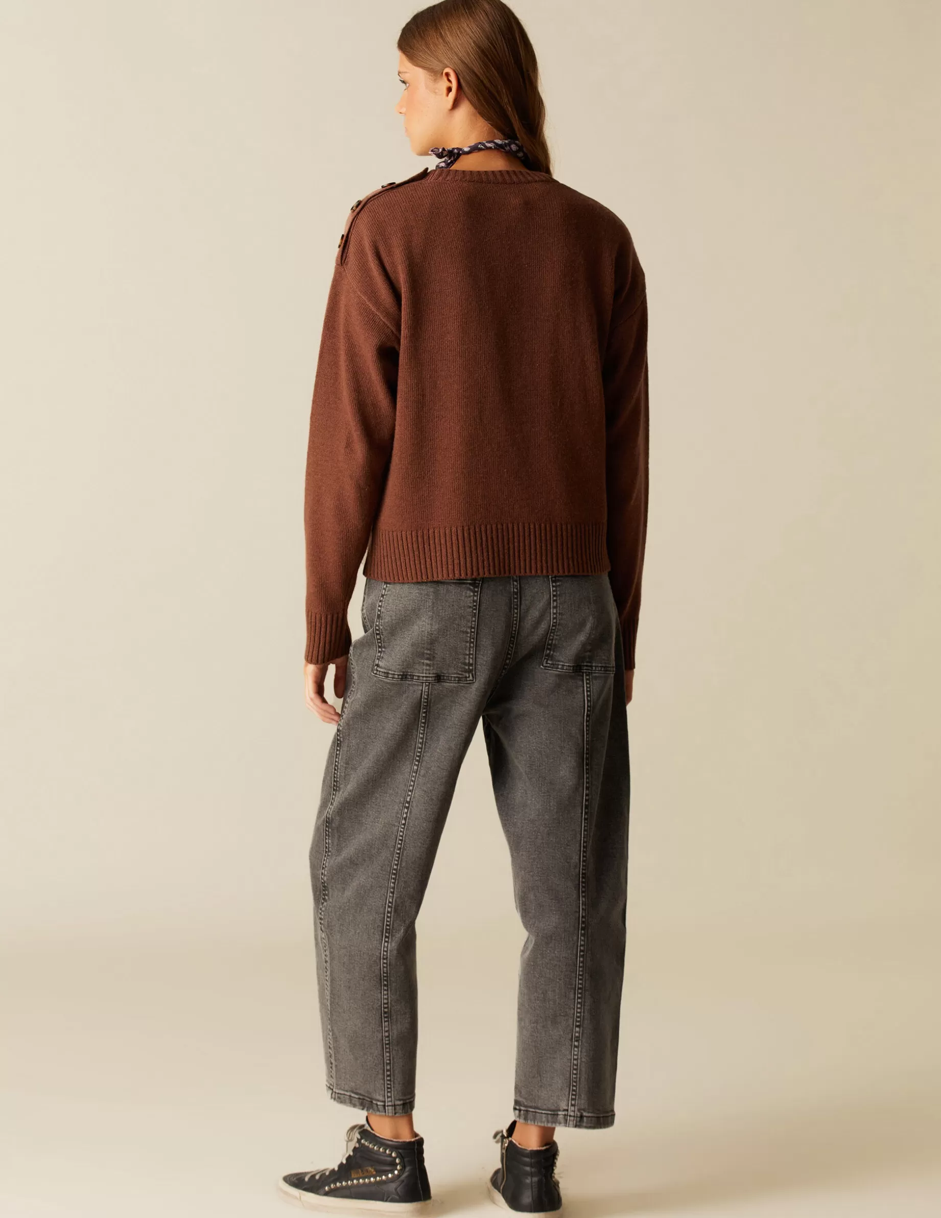 pantaln_gris_doble_pespuntes_3.webp Outlet NÍCOLI PANTALÓN GRIS DOBLE PESPUNTES Grises