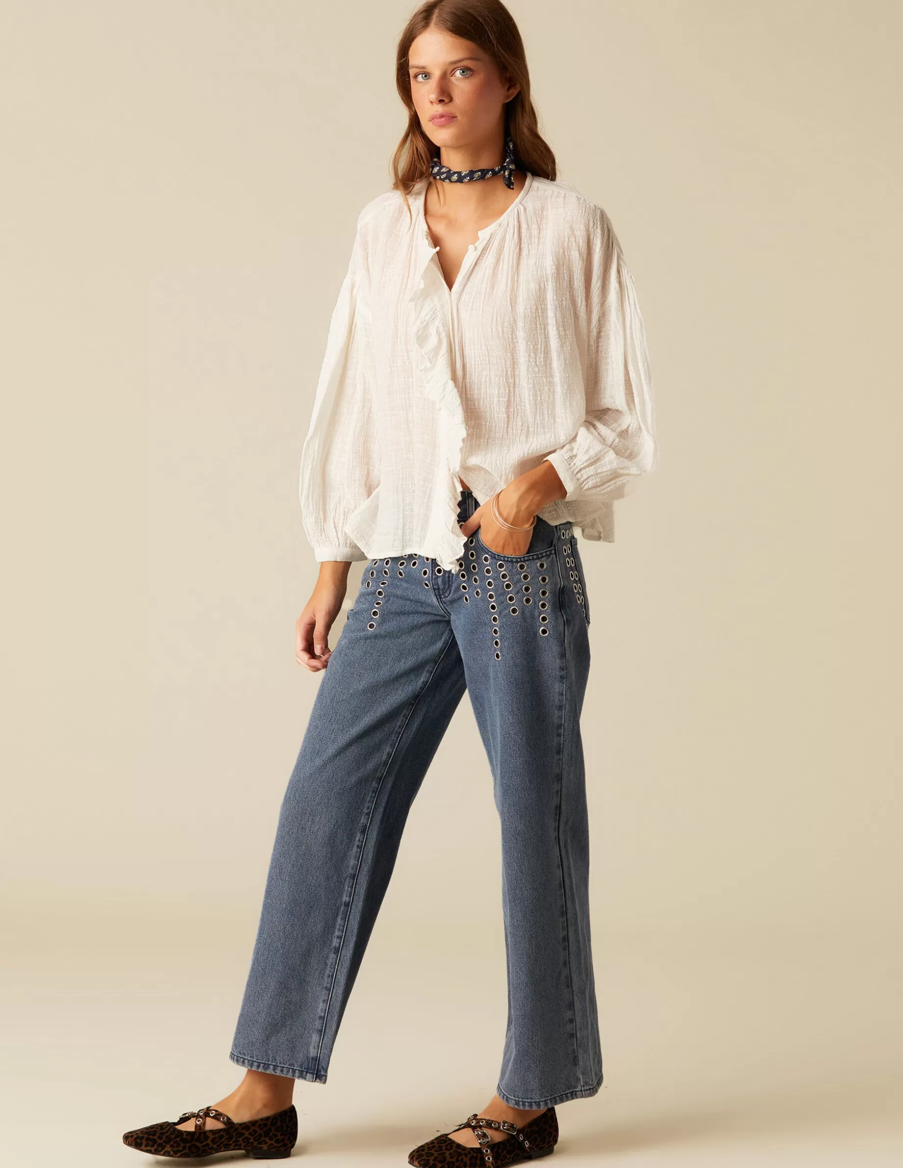 pantaln_vaquero_azul_mix_tachuelas_2.webp Sale NÍCOLI PANTALÓN VAQUERO AZUL MIX TACHUELAS Azules